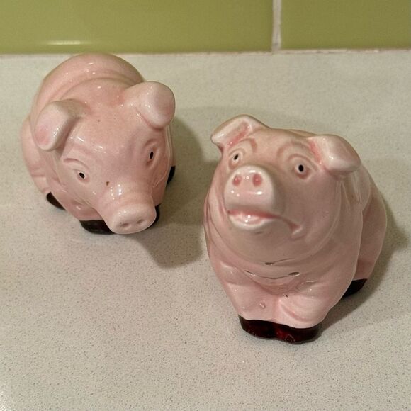 Vintage Pig Salt and Pepper Shakers Made in Taiwan - Picture 2 of 6